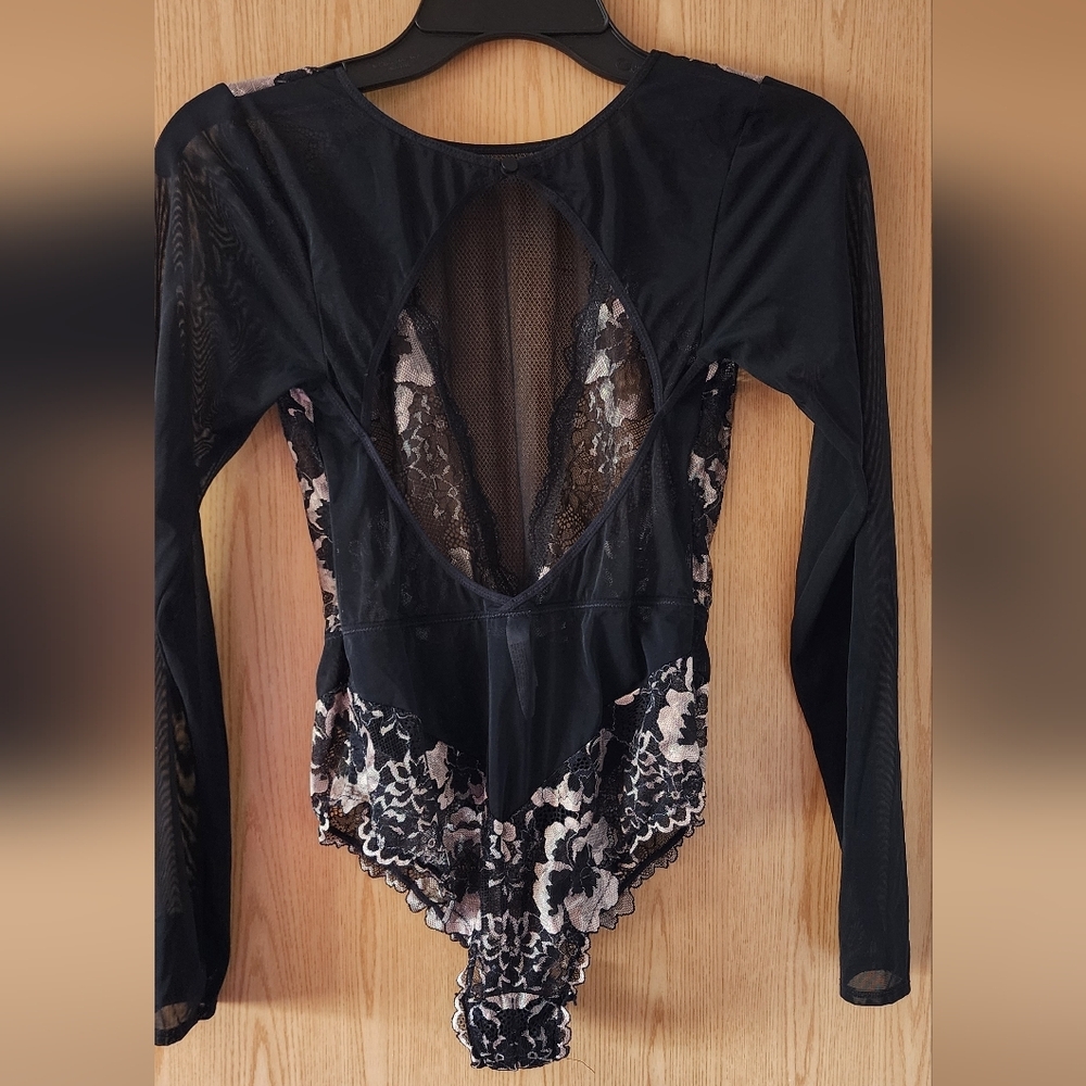 Medium Champagne Lace Bodysuit long sleeve open back - Picture 4 of 5